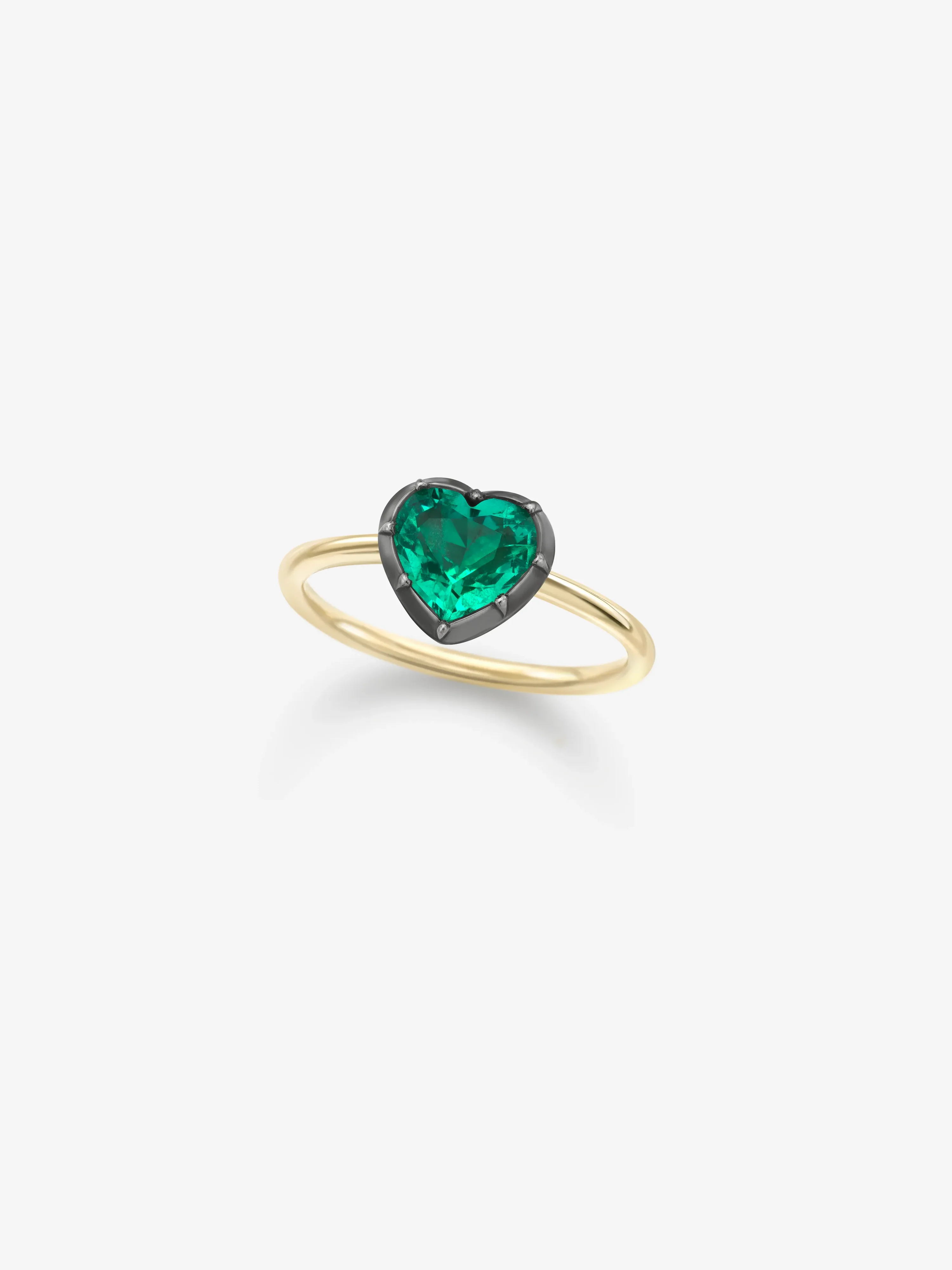 1.34ct Heart-Shaped Emerald Button Back Ring - Image 2